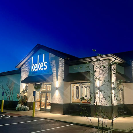Keke's Breakfast Cafe at nighttime